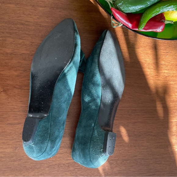 80s vintage forest green suede leather bow tie flats new Cuban heels 7 38 6.5 - Picture 2 of 3